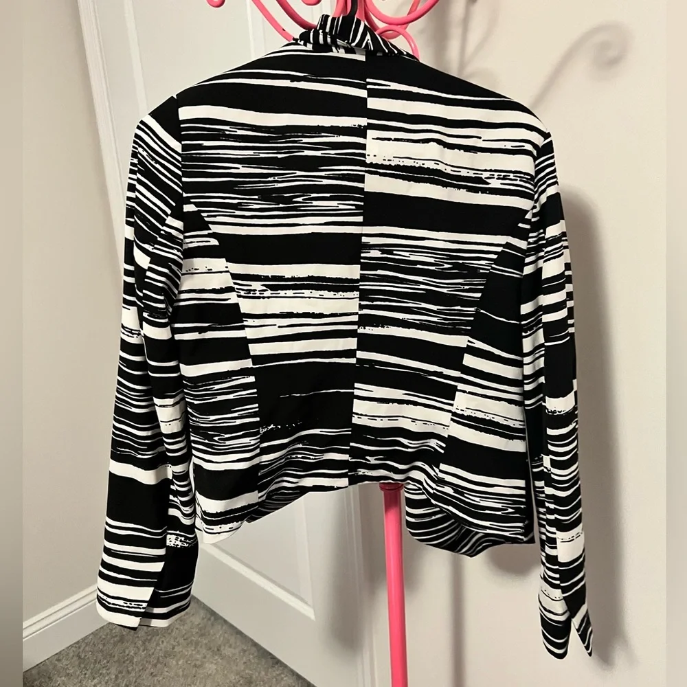 Women’s Black & White Medium Blazer - Picture 2 of 3